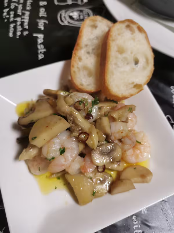 キノコとエビのアヒージョ|Ajillo de Setas con Gambas