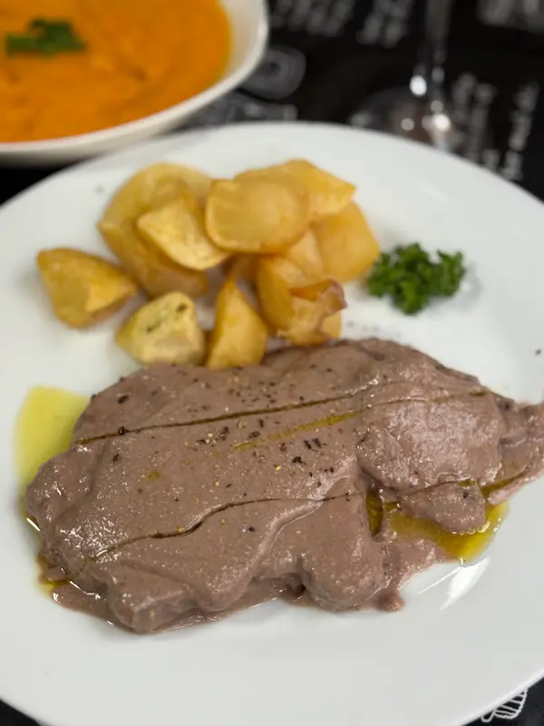牛肉のアーモンドソース ポテト添え